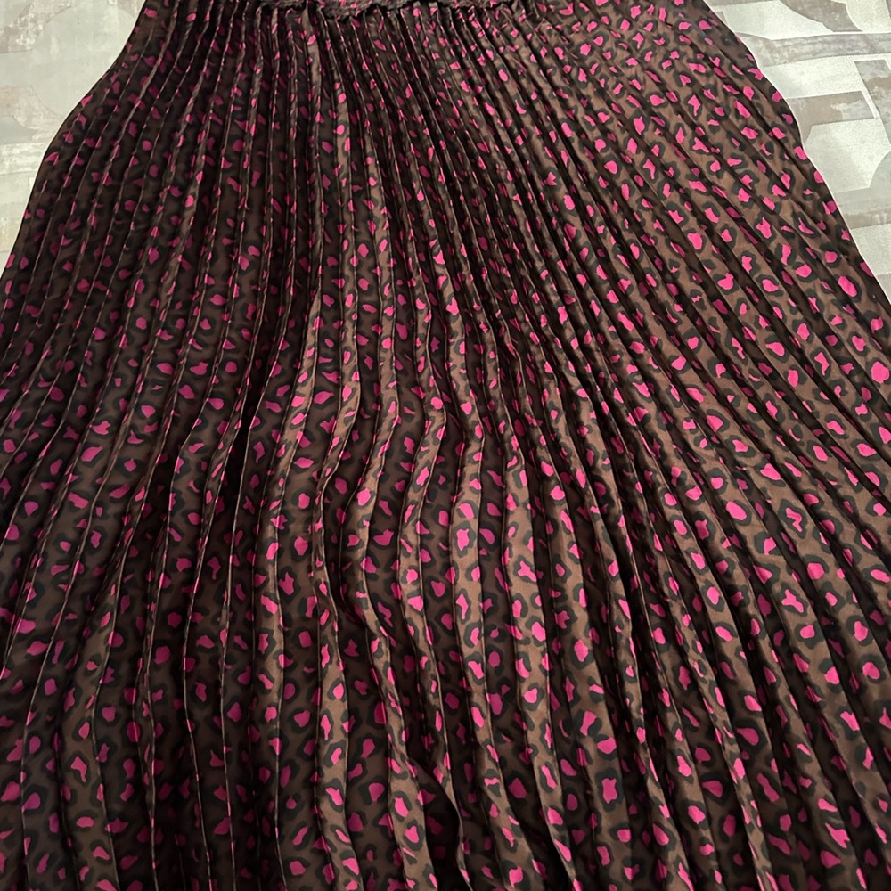 Size small banana republic midi skirt.